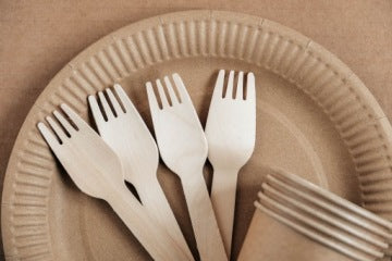 Set ecológico desechable para barbacoa con platos, cubiertos y servilletas