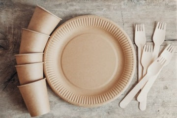 Set ecológico desechable para barbacoa con platos, cubiertos y servilletas